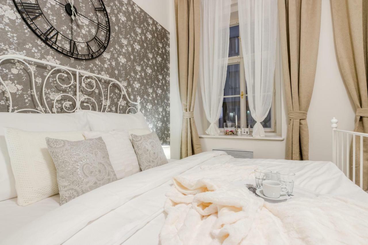 Prague Apt Near Charles Bridge By Michal&Friends Εξωτερικό φωτογραφία